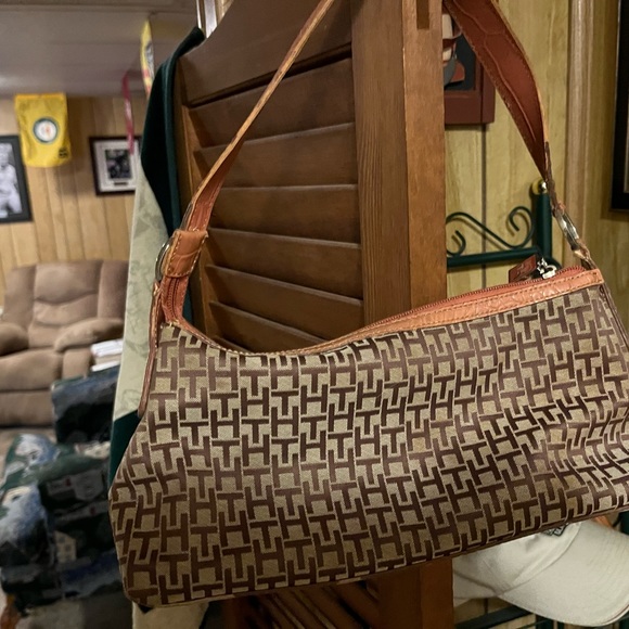 Small Tommy Hilfiger purse - Picture 3 of 8